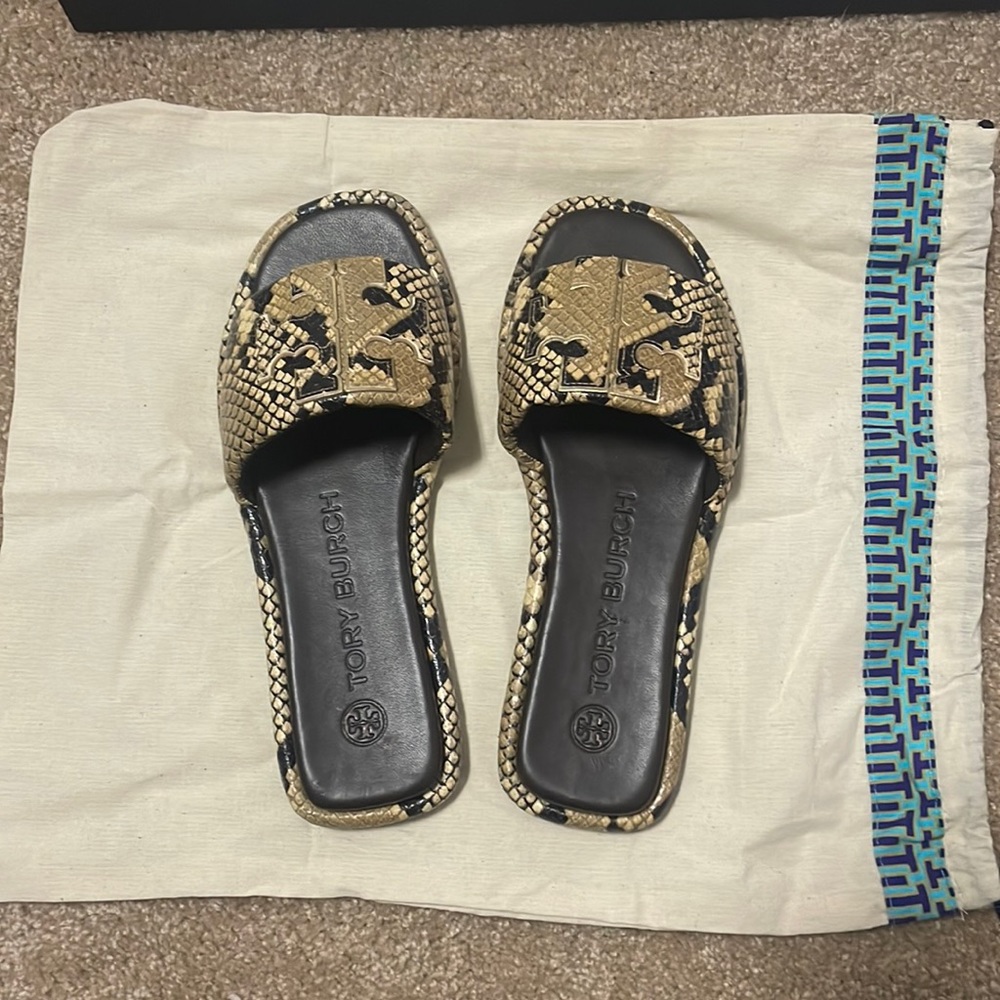 TORY BURCH DOUBLE T SPORT SLIDE snake-print leather Sandals Sz 5.5